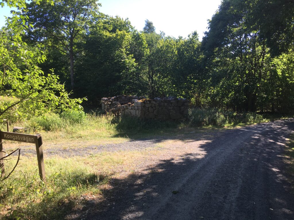 Mormors mor föddes i en liten by som det bara finns rester av idag. Byn ligger mitt inne i det som är Söderåsens Nationalpark.
